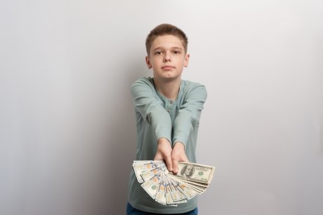 Fiul meu de 11 ani a furat bani din casă…