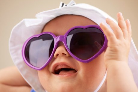 Ochelari de soare pentru copii: cum ii alegi?