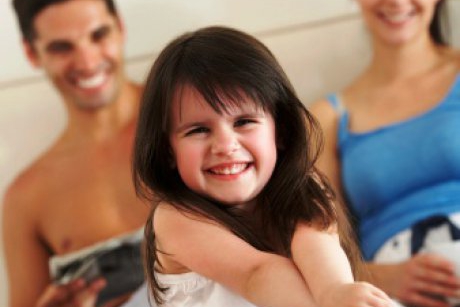 Sfatul psihologului: cum invata copilul sa iubeasca de la mami si tati 