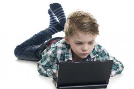 Copilul meu, computerul si Internetul: Cum ii este afectat creierul?