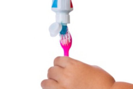 Pasta si periuta de dinti pentru copii: sfaturi si recomandari