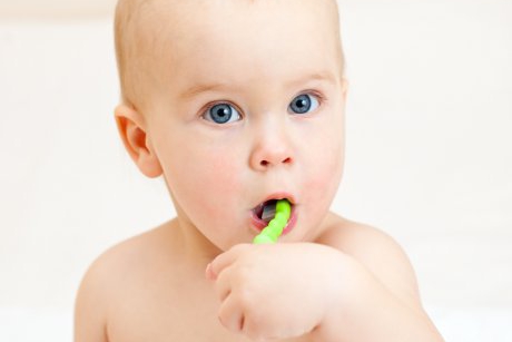 Ghid de ingrijire a bebelusului: dintii de lapte
