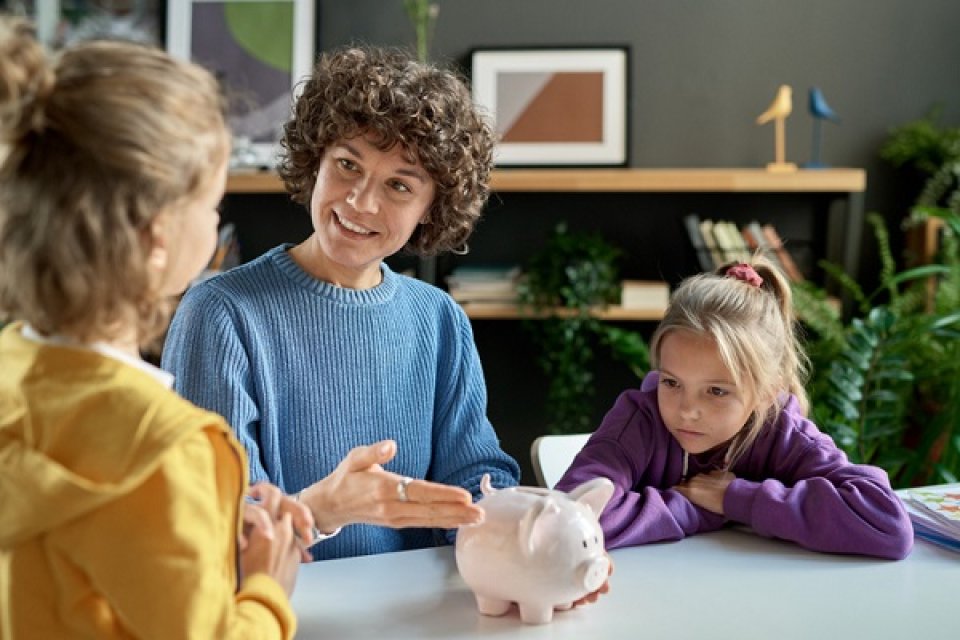 Învață-ți copilul ce înseamnă valoarea banului