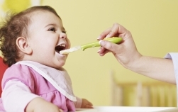 Diversificarea alimentatiei la sugari