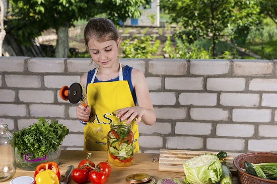 Activitate de vara pentru copii-Sa gatim in aer liber