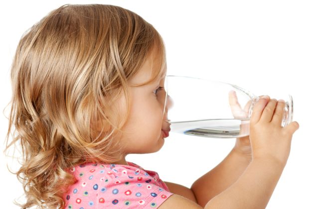 semne ca al tau copil nu bea suficienta apa