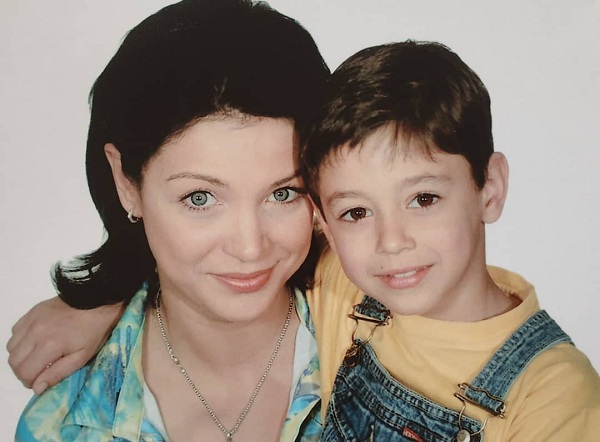 Actrita Eugenia Serban si fiul ei, cand acesta era copil