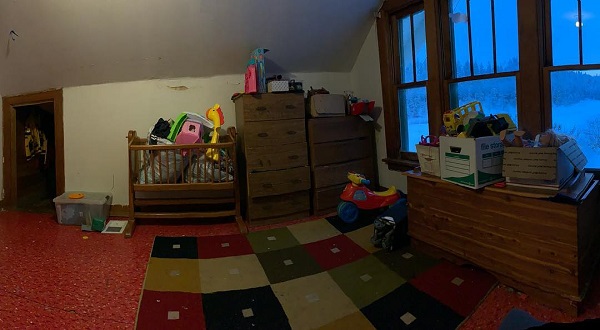 camera de copii dintr-o mansarda