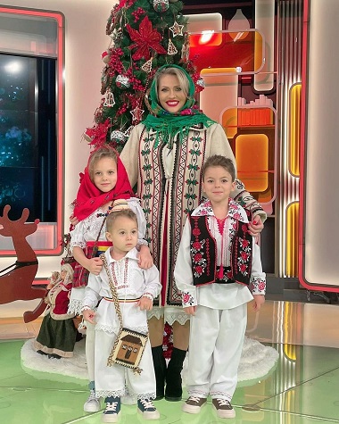 Mirela Vaida alaturi de cei trei copii ai ei pe platourile de televiziune