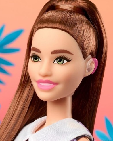 barbie cu aparat auditiv