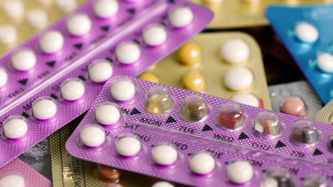 mai multe folii de pilule contraceptive