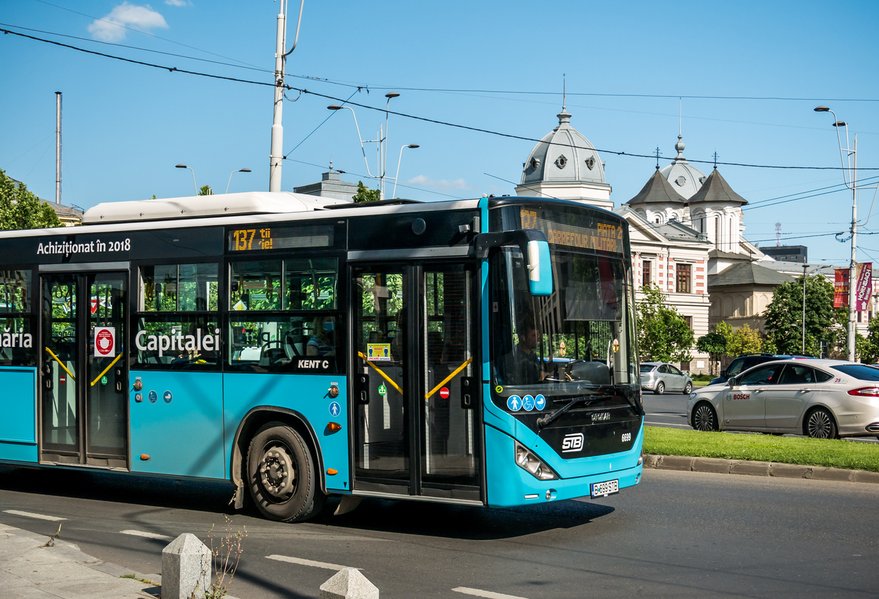 autobuz STB in centrul Bucurestiului