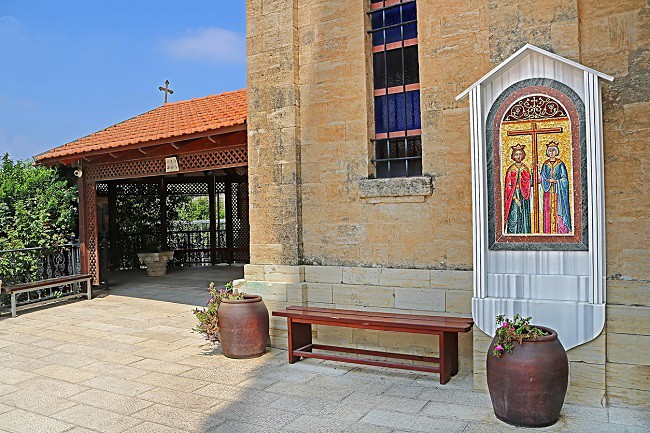 biserica-din-ierusalim-care-are-pe-perete-icoana-cu-sfintii-constantin-si-elena