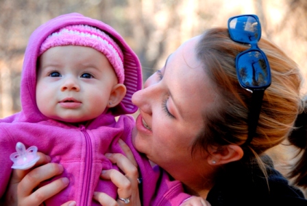 Poza bebe visator in bratele mamei