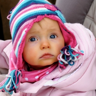 Poza bebelus adorabil, frumos, ochi albastri