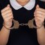 O educatoare din Suceava a agresat sexual 3 fetițe. Ce a făcut tatăl a două dintre ele pentru a se răzbuna