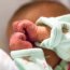 Micuțul miracol: cum a fost salvat un bebeluș prematur cu o pungă de sandviș