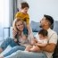Minimalism în familie: cum trăiești mai simplu și mai fericit cu copii mici