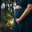 O femeie de 22 de ani a născut într-o pădure din Neamț. Ea și bebelușul au fost greu salvați