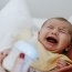 Bebelușul care refuză laptele: situația care apare brusc în primul an