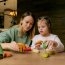 Se întâmplă în România! Părinții copiilor cu autism și sindromul Down vor beneficia de consiliere psihologică gratuită