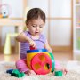 5 jucării care ajută bebelușul să învețe culorile, formele și cifrele