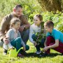 10 activități de familie pe care le puteți face ca să protejați natura