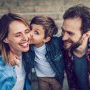 Cercetătorii au decis: tații sunt mai fericiți decât mamele