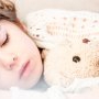 Cum îi poți crea copilului o rutină sănătoasă înainte de culcare