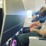 Șoc în avion: o mamă a început să taie unghiile copilului în timpul unui zbor
