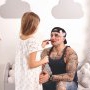 Cine este mai implicat în creșterea copilului? Mama sau tata? Dacă v-aș spune că sunt un tată care stă acasă cu copiii și mi-ați vedea tatuajele....