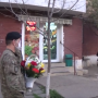 Aplauze și flori de la militari pentru asistenta căreia vecinii i-au aruncat clor pe ușă pentru că lucrează la Spitalul de Boli Infecțioase din Galați