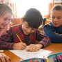 Alocațiile universale pentru copii joacă un rol critic în reducerea sărăciei, potrivit unui nou raport al ODI și UNICEF
