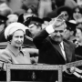Secrete amuzante din istorie: Regina Elisabeta s-a ascuns de Ceaușescu într-un tufiș când acesta se afla în vizită la Palatul Buckingham