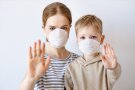 Dr. Craiu: ”De dragul copiilor voștri, purtați mască! Spălați-vă pe maini! Mai mult de 8 din 10 copii au luat Covid de la familia lor!”