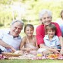 Copiii care cresc și cu bunicii sunt mult mai fericiți