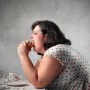 Obezitatea se moștenește: „ciugulitul” între mese și mâncatul emoțional sunt parte din gena familiei