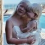 Nu ai văzut ceva mai frumos! Două surori albino șochează lumea cu fotografii spectaculoase