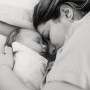 O femeie care s-a născut fără uter a dat naștere unui băiețel perfect sănătos