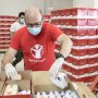 Campanie pentru combaterea mortalității infantile: 100.000 de mame din 74 de maternități vor primi kit-uri de îngrijire pentru nou-născuți și vor beneficia de educație medicală