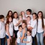 Are 11 copii, schimbă 600 scutece pe săptămână, dar îşi mai doreşte cel puţin 4 copii