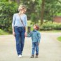 Familia monoparentală: drepturi, legi și viața în România