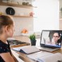 Elevii primesc absenţe dacă nu participă la orele online. Ce alte reguli trebuie să ştie părinţii şi elevii