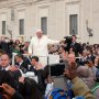 Mesajul Papei pentru părinții cu copii LGBT: “Și ei sunt copiii lui Dumnezeu!”