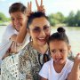 Cât scoate Andra din buzunar pentru educația copiilor săi, David și Eva