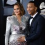 Chrissy Teigen, probleme cu sarcina din nou! A făcut transfuzii, după ce a sângerat timp de o lună