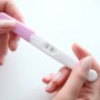 Afacerea momentului pe Facebook: Gravidele își vând testele pozitive de sarcină