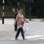 Este însărcinată la 42 de ani! A fost surprinsă pe stradă cu burtica deja mare