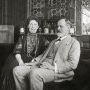 Ce îi spunea Freud mamei celor şase copii ai săi: "Căsnicia nu e stabilă până când soţia nu reuşeşte să-l transforme pe soţ în copilul ei". Secretul unui mariaj de 53 de ani