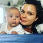 Îţi mai aduci aminte de Ana Maria, cea care cânta "Ochii tăi"? Acum este mama unei fetiţe